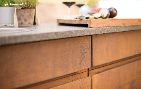 Outdoor Kitchen_Gartenmetall_Cortenstahl_GARTENKUECHE_Elba_Steinplatte_homepa....jpg